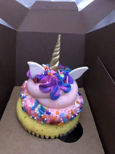unicorn horn pink and blue cupcake 