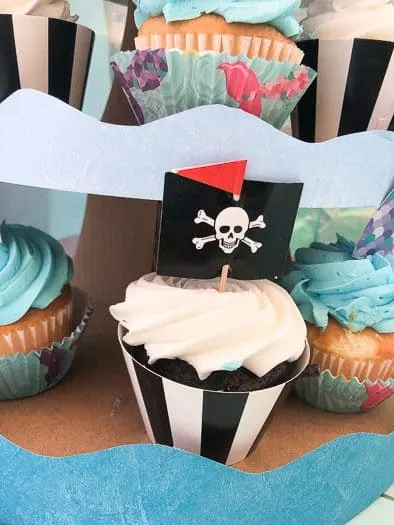 White cupcake with pirate flag on top