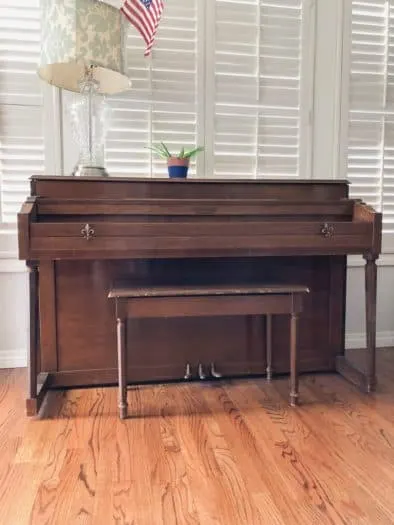 Brown piano 