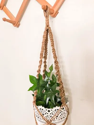 Macrame Plant hanger tutorial
